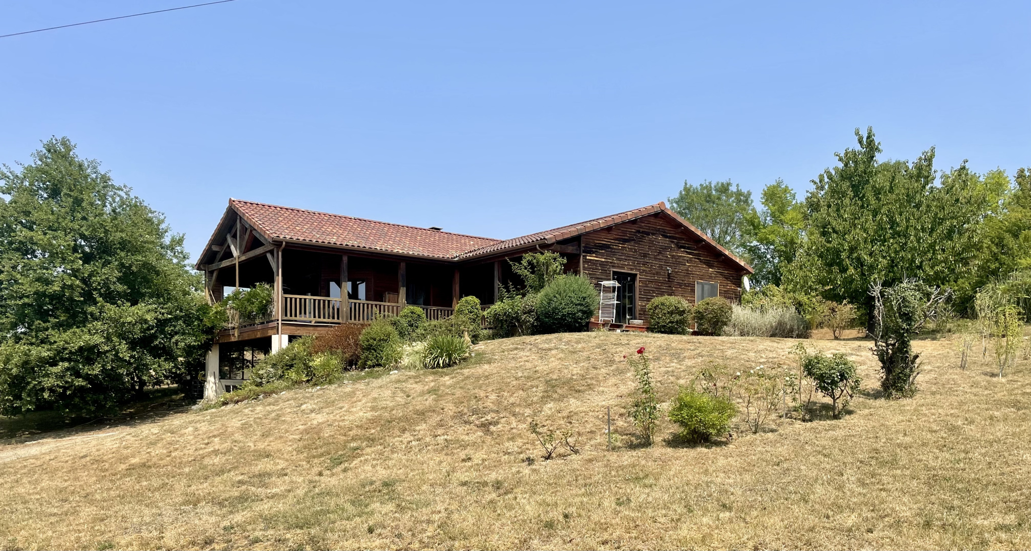 Belle maison avec chalet vue Pyrénées à Tieste-Uragnoux